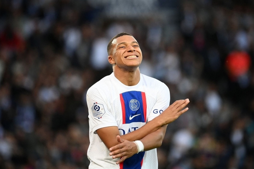 mbappe-psg-1674396356.jpg