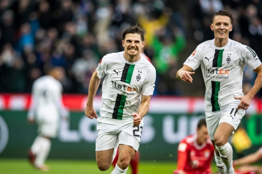 Chơi với 10 người, Bayern lại gục ngã trước kỵ dơ Gladbach 249983