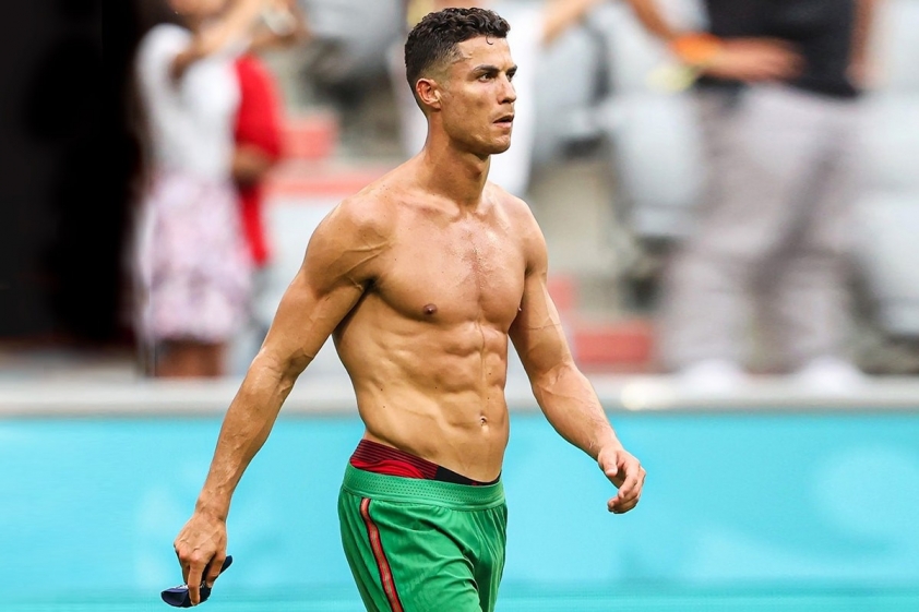 cristiano-ronaldo-body-1677743036.jpg