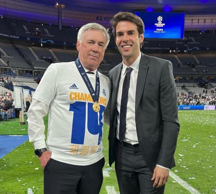 ancelotti-kaka-real-1677940122.jpg
