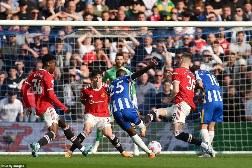 Brighton vươn lên dẫn trước ngay từ phút 15 của trận đấu nhờ công của Caicedo