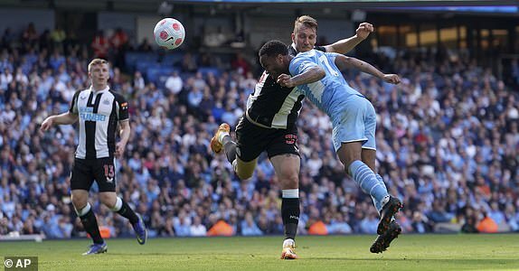 Sterling đánh đầu cận thành mở tỷ số cho Man City