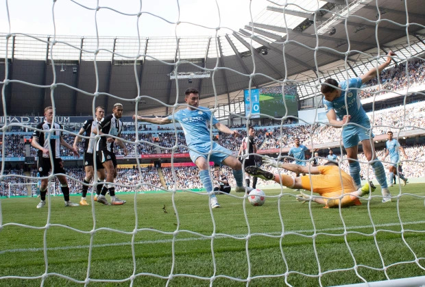 Laporte là người nhân đôi cách biệt cho đoàn quân của Pep