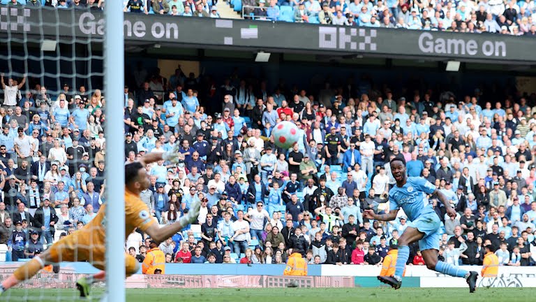 Sterling hoàn tất cú đúp để đánh dấu thắng lợi 5 sao trên sân nhà cho Man City