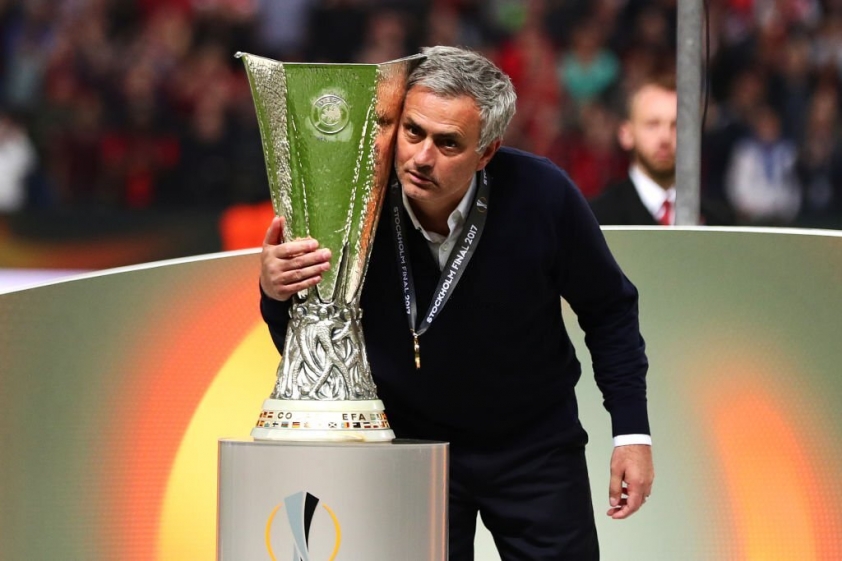 Mourinho “làm nhục” MU sau khi lên đỉnh châu Âu cùng Roma 141956