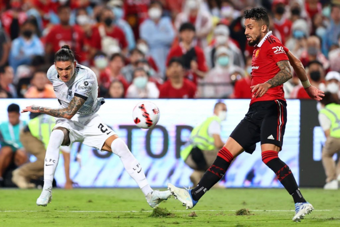 alex-telles-len-tieng-ve-viec-bi-erik-ten-hag-bat-da-trung-ve-2a_680