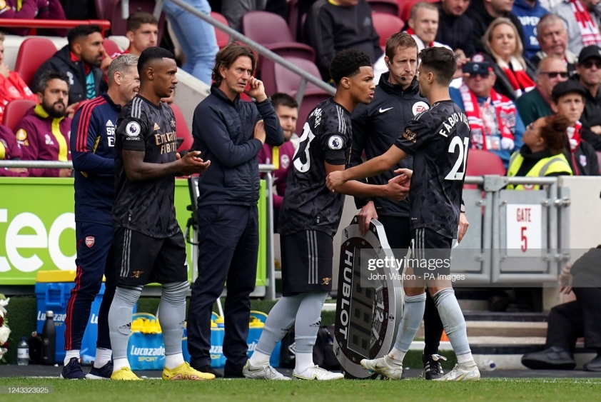 Thần đồng 15 tuổi của Arsenal đi vào lịch sử Ngoại Hạng Anh với con số chưa từng có 189472