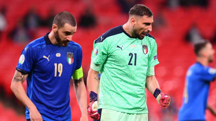 Bonucci chỉ trích fan tuyển Ý