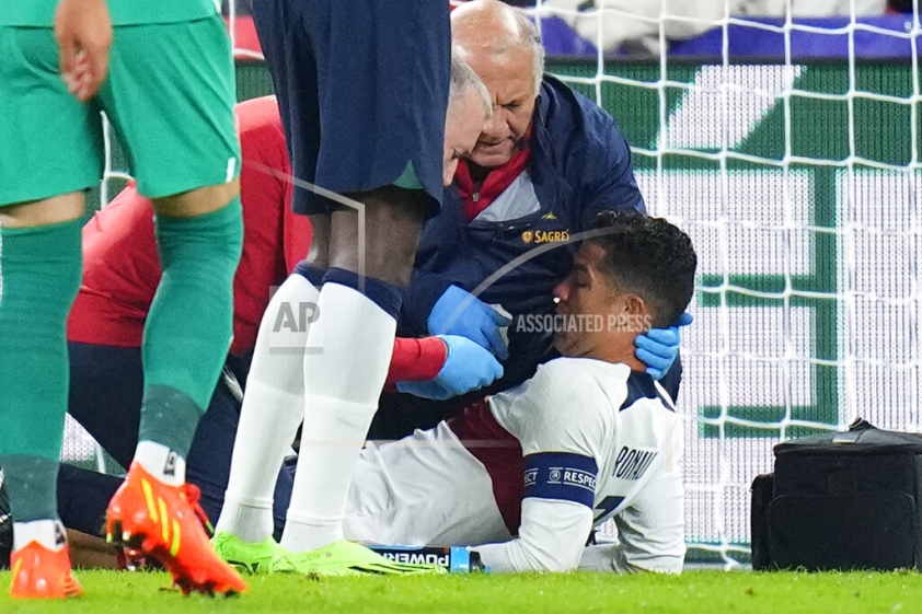 Ronaldo chảy máu đầm đìa khi thi đấu, hình ảnh khiến fan không khỏi xót xa 192724