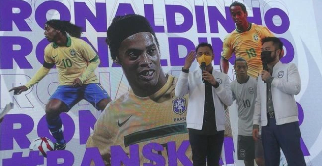 Ronaldinho chính thức gia nhập đội bóng Indonesia 123069