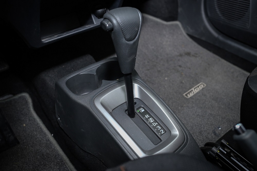 Cần số Toyota Wigo