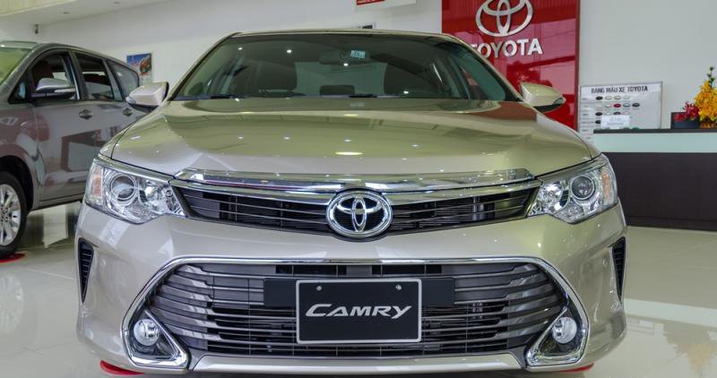 Đầu xe Toyota Camry 2016