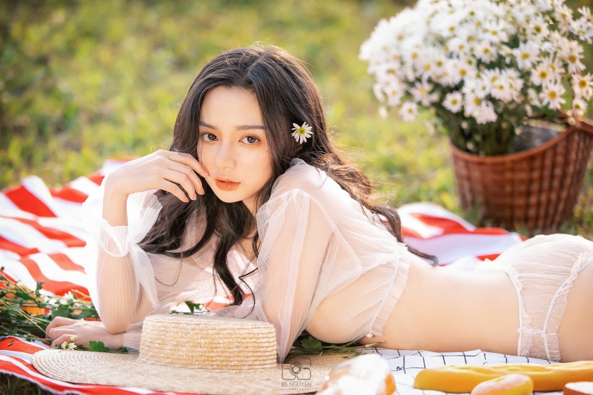 Danh tính của các cô gái lộ ảnh nhạy cảm đang là tâm điểm bàn tán của CĐM