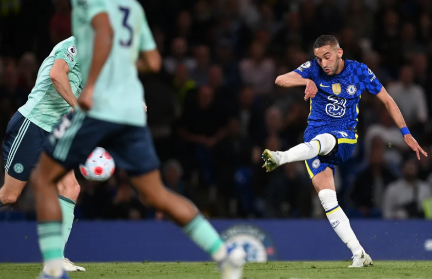 Các chân sút Chelsea liên tục bắn phá khung thành Leicester nhưng vẫn không thể đưa bóng vào lưới