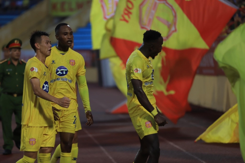 Trực tiếp Nam Định 1-0 TP. Hồ Chí Minh: Chủ nhà dẫn trước! 167854