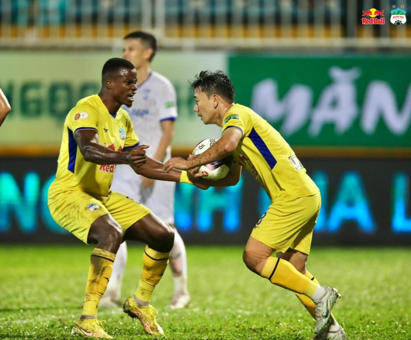 HAGL trải qua chuỗi trận buồn dưới thời Kiatisak, đối diện với thực tại phũ phàng-202852