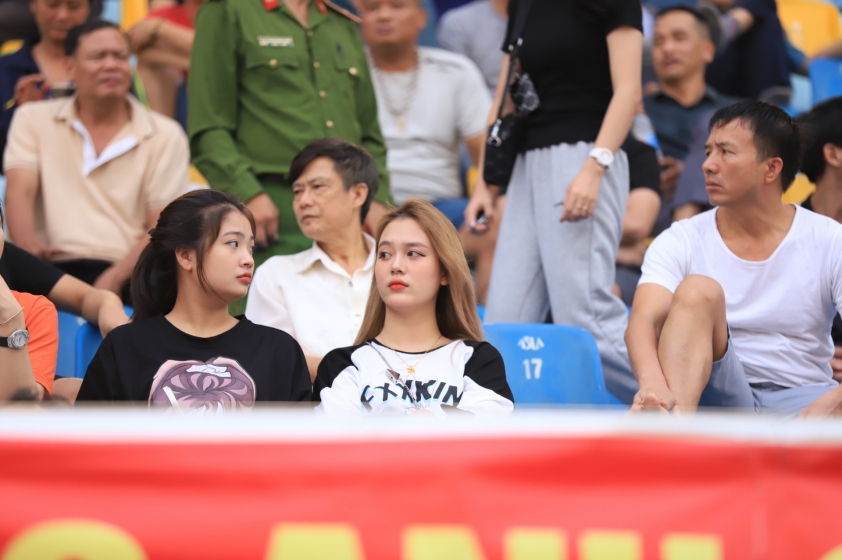 HLV Park Hang Seo xuất hiện ở trận đấu đặc biệt, trầm trồ ngắm siêu phẩm của sao HAGL 208114