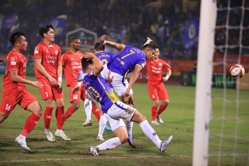Trực tiếp Hà Nội 0-0 CAHN: Tấn công rực lửa-247521