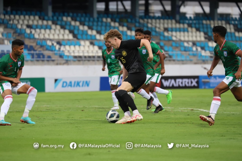 Malaysia thắng hú vía trận ra quân vòng loại U23 châu Á 323112