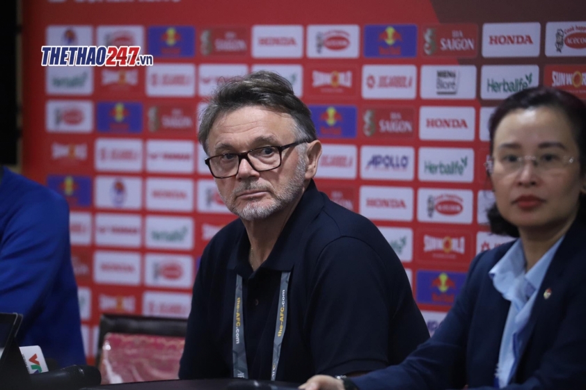 HLV Troussier: 'Hãy đề cập đến tương lai của tôi vào thời điểm khác' 430154