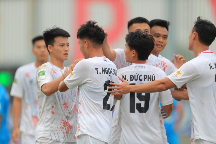 Vòng 3 giải hạng Nhất 2024/25: Đội của Hoàng Đức bay cao 554935