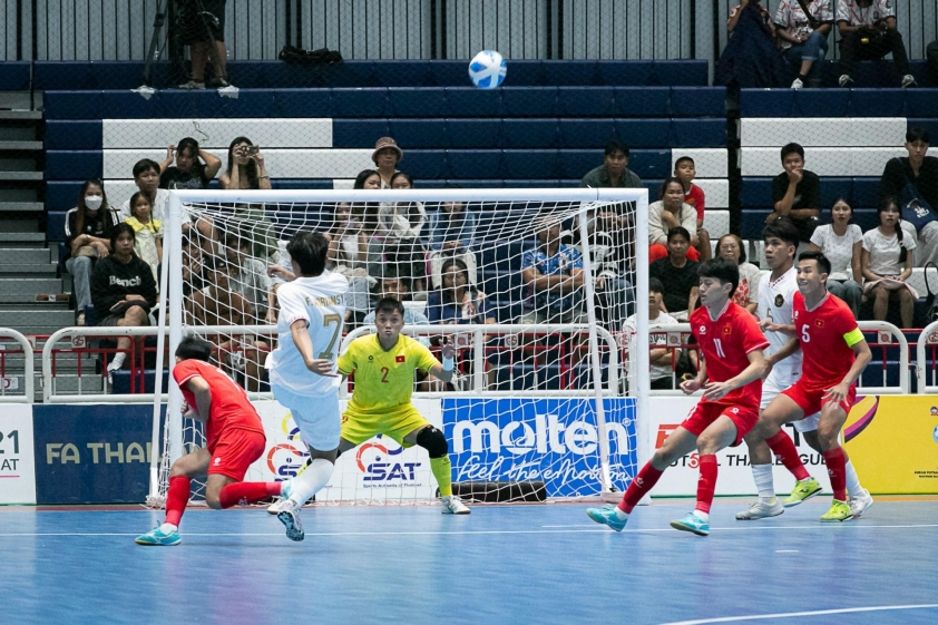 HLV futsal Việt Nam nói gì khi đánh rơi ngôi vương vào tay Indonesia? 554910