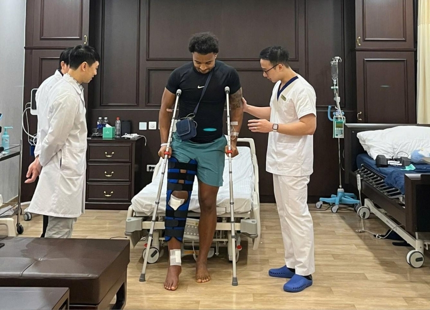 Cựu bác sĩ ĐT Việt Nam so sánh chấn thương của Xuân Son vs Văn Hậu 582371