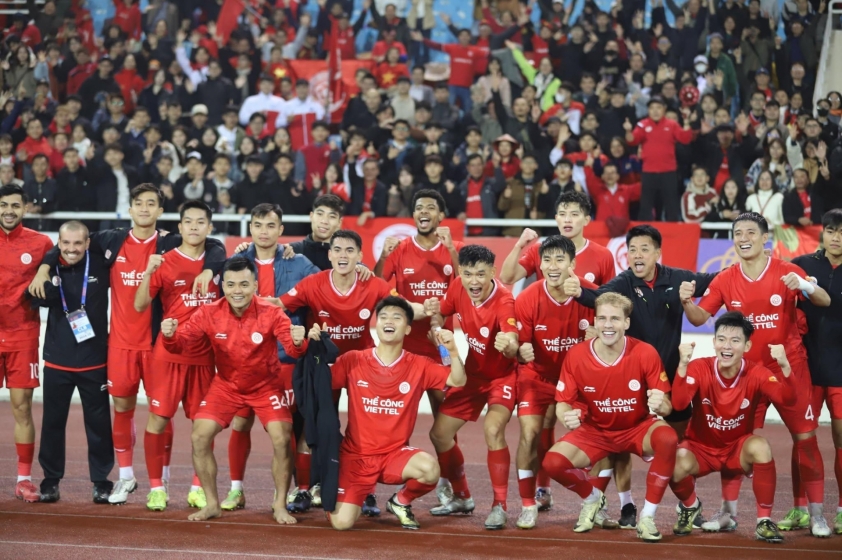 Thêm một HLV V-League bị phạt thẻ vì phản ứng với trọng tài 595463