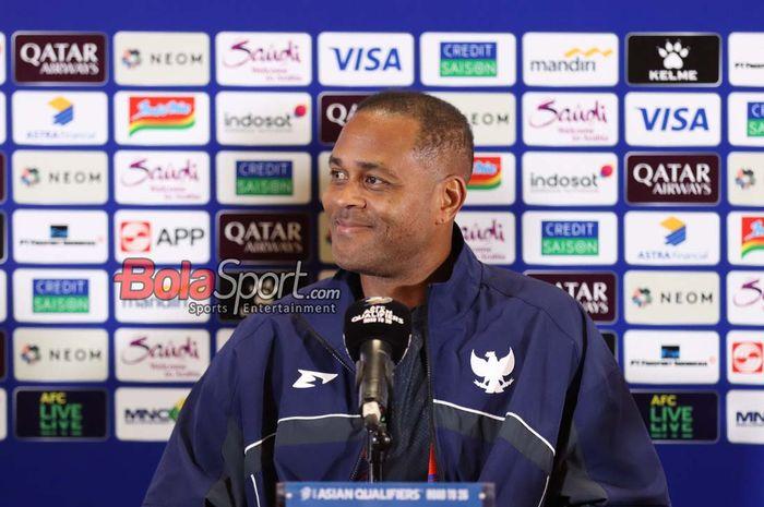 HLV Patrick Kluivert xuất sắc hơn Shin Tae Yong 1 điều 610855