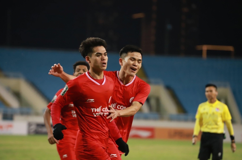 Trực tiếp Viettel 1-0 HAGL: Văn Khang tỏa sáng 612741