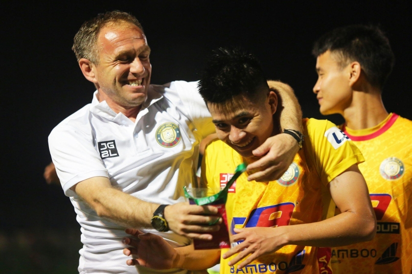 Thanh Hóa bất ngờ bị FIFA cấm chuyển nhượng 613751