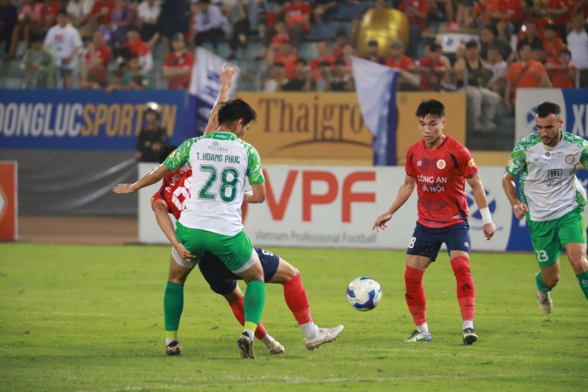 Trực tiếp CAHN 0-0 TP.HCM: Tìm kiếm bàn thắng 622593