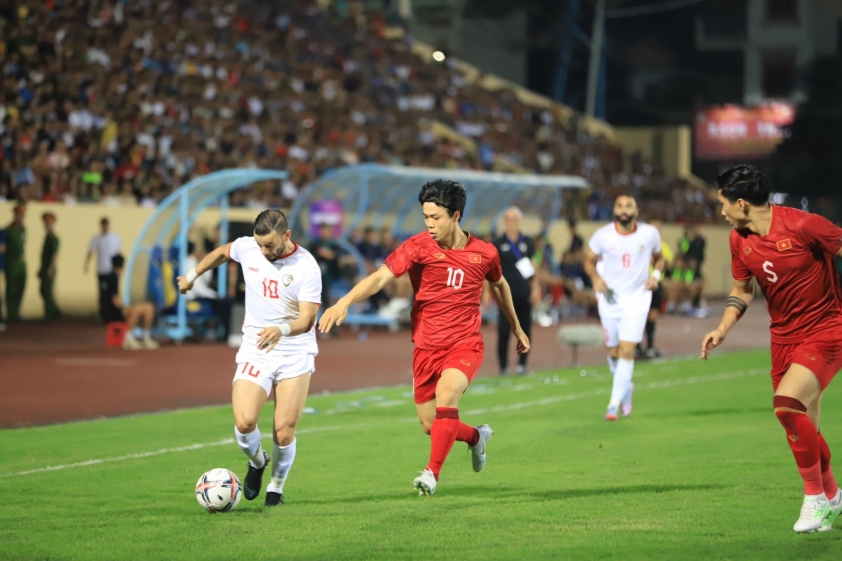 Trực tiếp Việt Nam 0-0 Syria: Liên tục dồn ép 294366