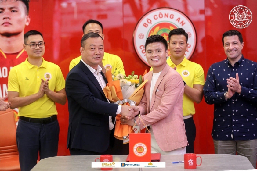 Trực tiếp lễ ra mắt Quang Hải trong màu áo CAHN 295361