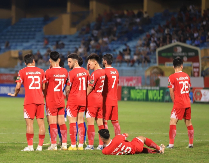 Trực tiếp Viettel 2-1 Bình Dương: Cú đúp của Đức Chiến 296069