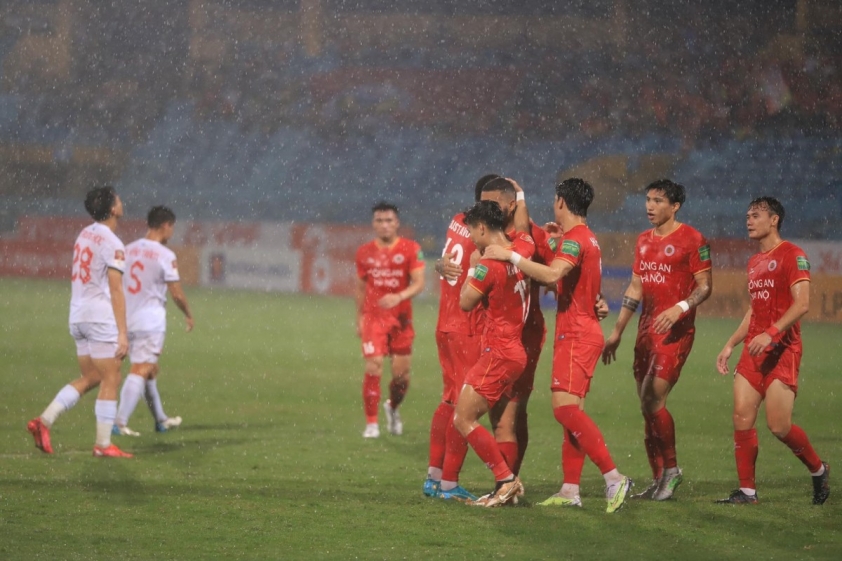quang-hai-chua-da-cahn-van-vuon-len-ngoi-dau-v-league-295880-1688183717.jpg