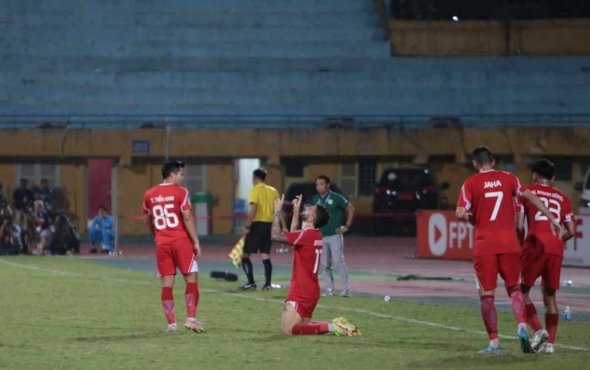 Trực tiếp Viettel 1-0 Nam Định: Chủ nhà mở tỉ số 301996