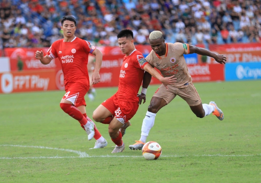 Trực tiếp Viettel 0-1 CAHN: Ngoại binh ghi bàn 312967