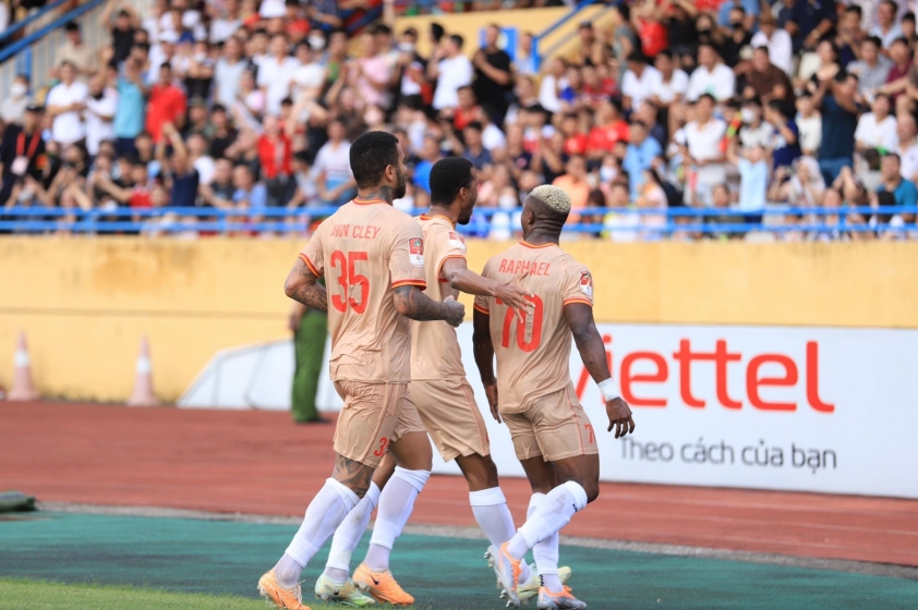 Trực tiếp Viettel 0-1 CAHN: Ngoại binh ghi bàn 312969