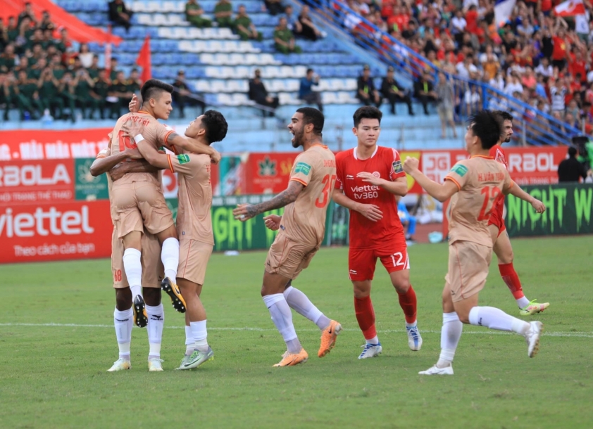 Trực tiếp Viettel 0-3 CAHN: Quang Hải lập công 312973