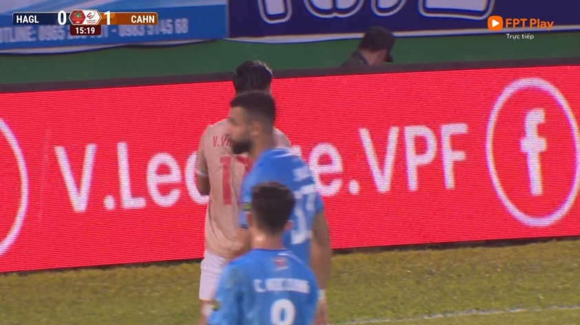 Trực tiếp HAGL 0-1 CAHN: Hồ Tấn Tài mở tỉ số 348159