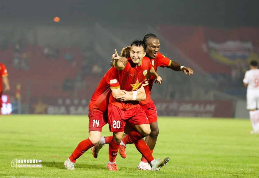 Văn Khang, Viktor Lê toả sáng, Hà Tĩnh hoà điên rồ Thể Công Viettel 618992