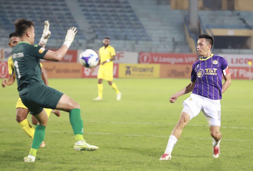 Trực tiếp Hà Nội 1-0 Quảng Nam: VAR từ chối penalty của Hà Nội 626892
