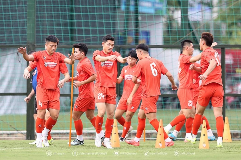 23 cầu thủ ĐT Việt Nam lên đường sang Malaysia 645474