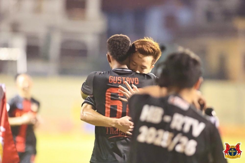 BXH vòng 2 V-League: Ninh Bình chễm trệ ngôi đầu, HAGL thoát đáy 691113