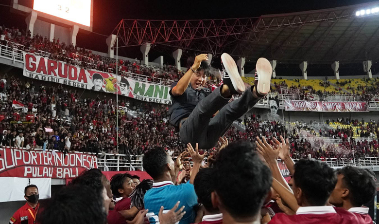 Cả xứ Vạn đảo ăn mừng chiến thắng của U20 Indonesia: Bóng đá Việt Nam khiến họ sợ đến thế sao? 189814