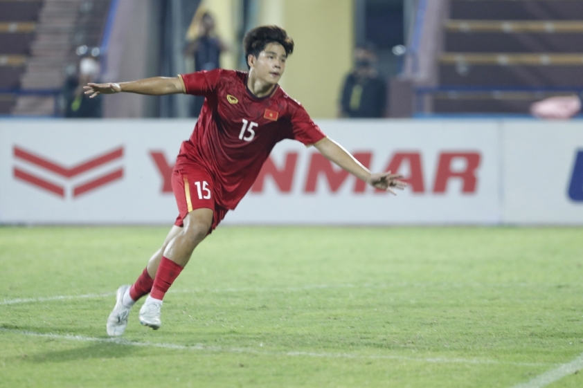 Hoàng Sơn mở tỉ số cho U17 Việt Nam