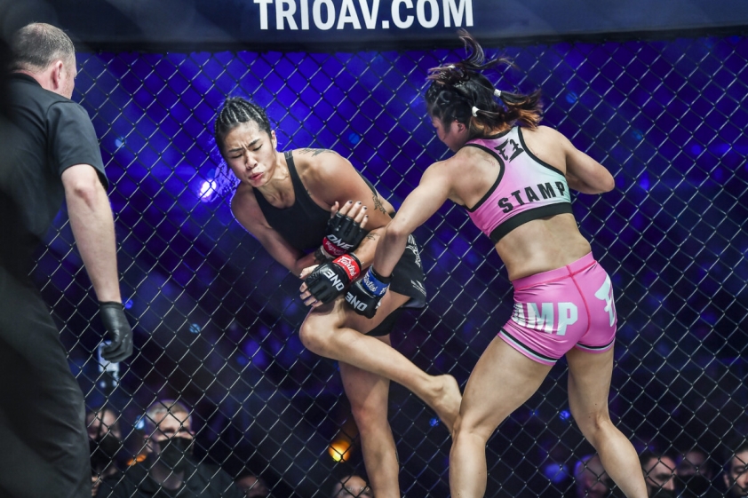 Tiêu điểm ONE X: Tung đòn khóa siết, ĐKVĐ Angela Lee khiến đối thủ 'chấp tay' xin hàng 121882