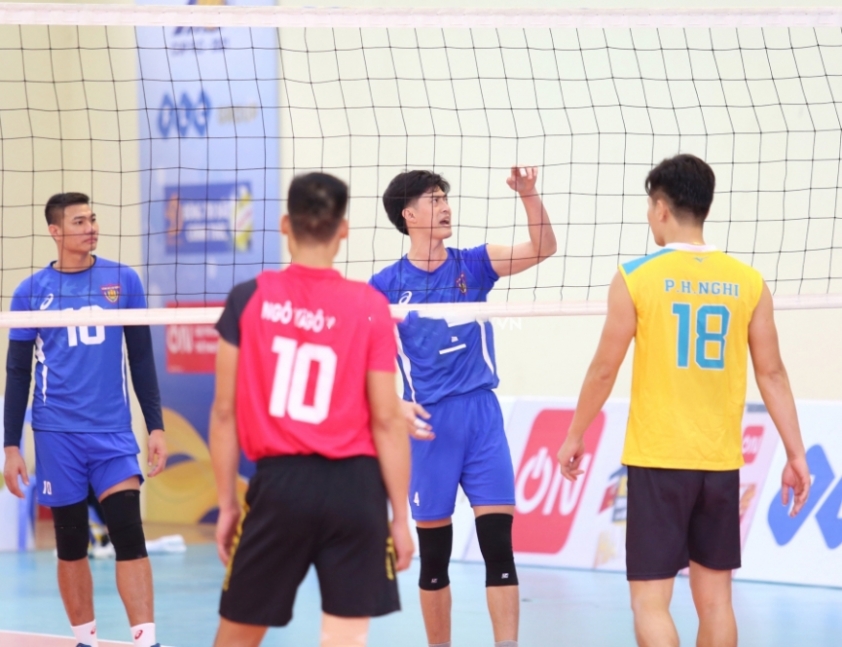 Điều gì sẽ xảy ra khi VĐV bị thẻ vàng hoặc thẻ đỏ trong bóng chuyền? 125995