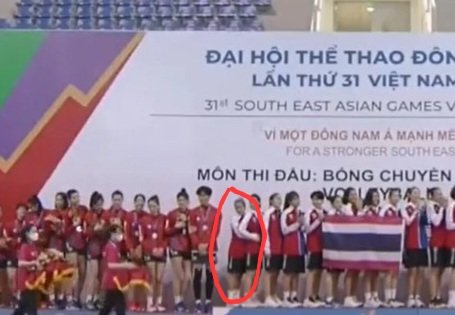 Chim cánh cụt Thái Lan tỏ ra